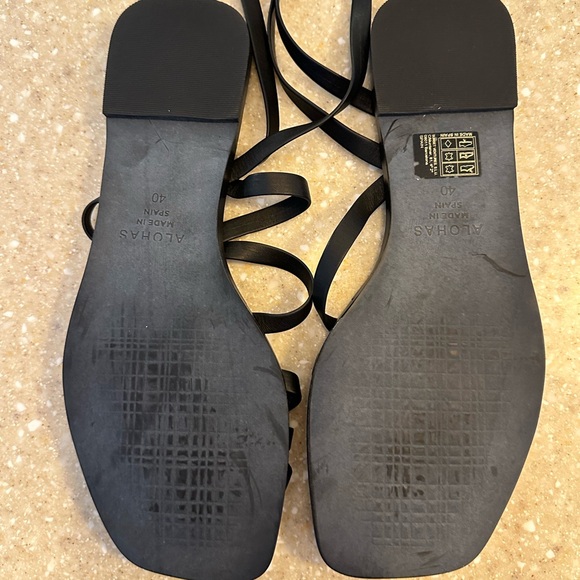 Alohas Black Tie Strap Sandals - Picture 5 of 5